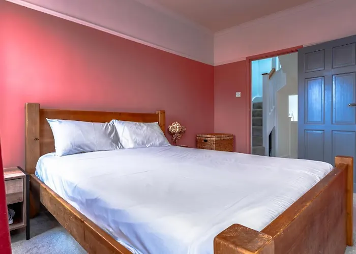 Family & Pet-friendly Home, Near Park * Bristol