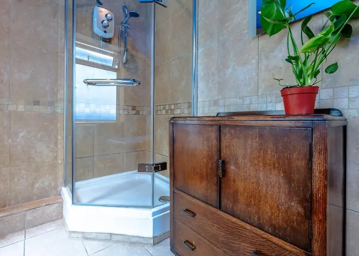 Family & Pet-friendly Home, Near Park Bristol