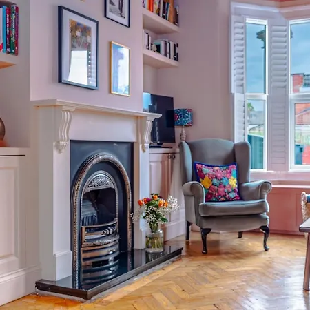 Vakantiehuis Family & Pet-friendly Home, Near Park