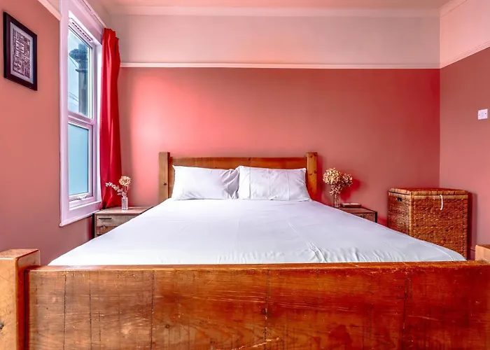 Family & Pet-friendly Home, Near Park Vakantiehuis Bristol