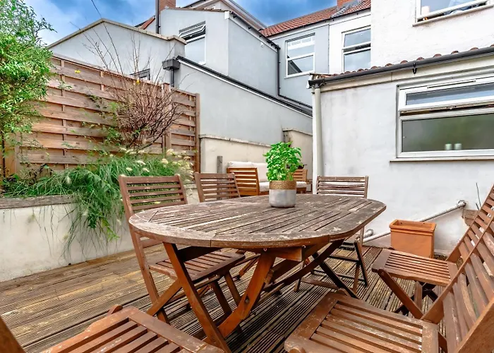 Family & Pet-friendly Home, Near Park Vakantiehuis Bristol