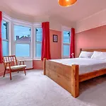 펜션 Family & Pet-friendly Home, Near Park *