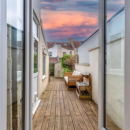 Dom wakacyjny Family & Pet-friendly Home, Near Park